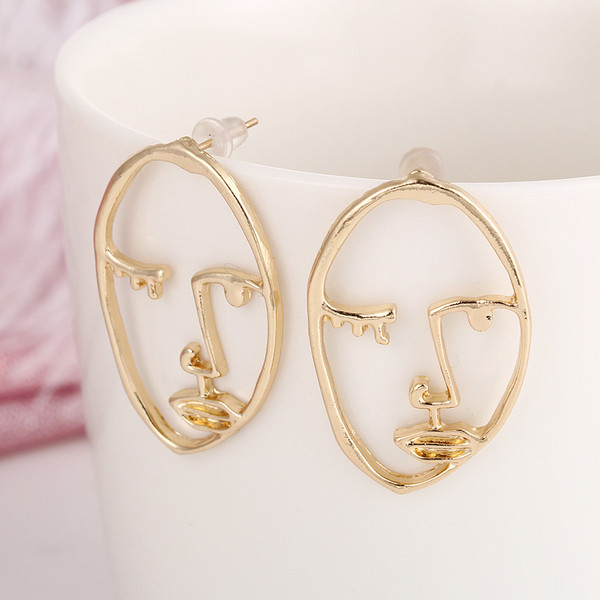 Aktuális női fülbevaló arcformában