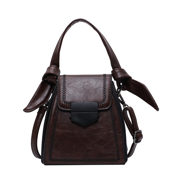 Női alkalmi táska hosszú fogantyúval és csattal