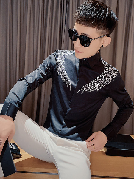 Stílusos férfi ingmodell hosszú ujjal és mintával