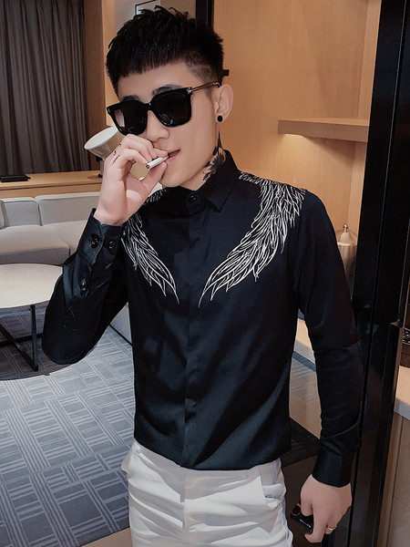 Stílusos férfi ingmodell hosszú ujjal és mintával