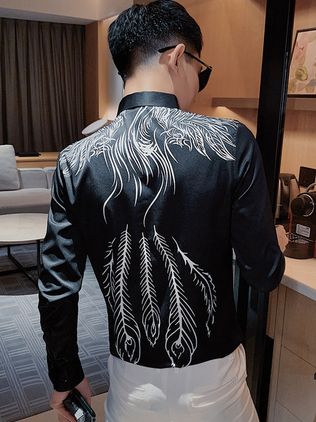 Stílusos férfi ingmodell hosszú ujjal és mintával