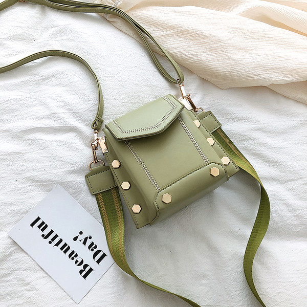 Aktuális női táska tiszta ökobőr modellből