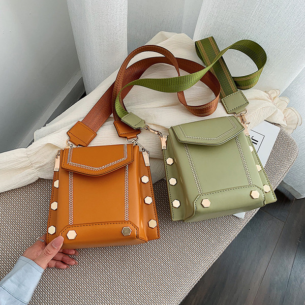 Aktuális női táska tiszta ökobőr modellből