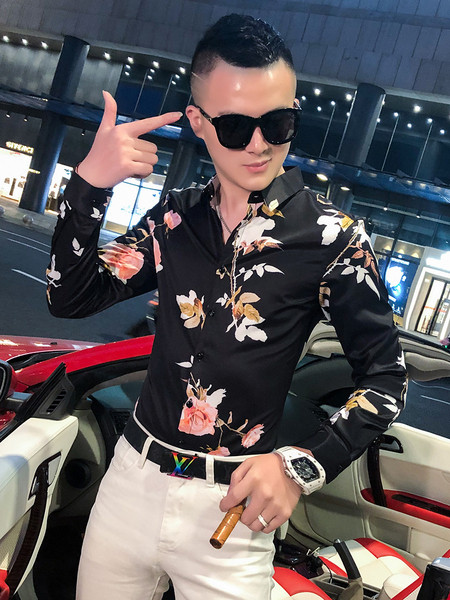 Modern férfi ing hosszú ujjal és virágos motívumokkal