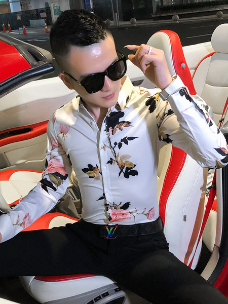 Modern férfi ing hosszú ujjal és virágos motívumokkal