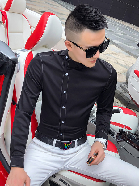 Stílusos férfi ing hosszú ujjal és oldalsó rögzítéssel