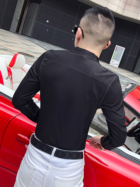 Stílusos férfi ing hosszú ujjal és oldalsó rögzítéssel