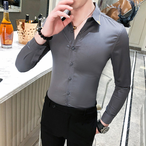 Testreszabott férfi ing hosszú ujjal és klasszikus gallérral