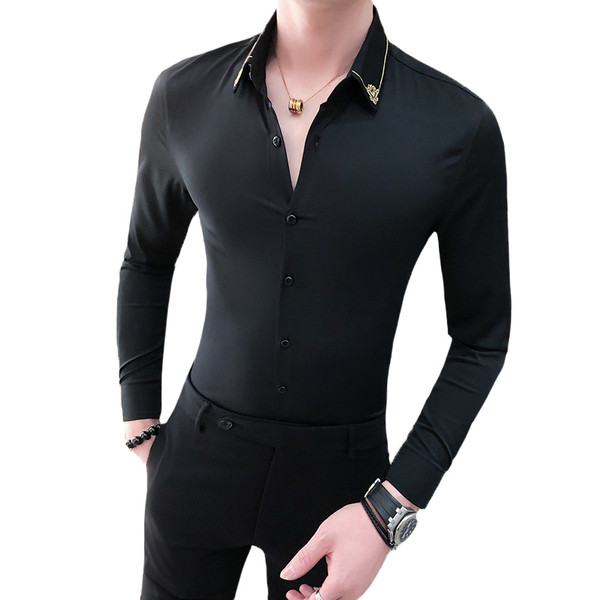 Testreszabott férfi ing hosszú ujjal és klasszikus gallérral