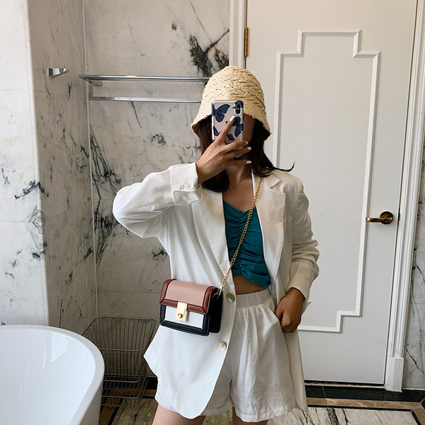 Stílusos női táska eco bőrből a vállra, csattal