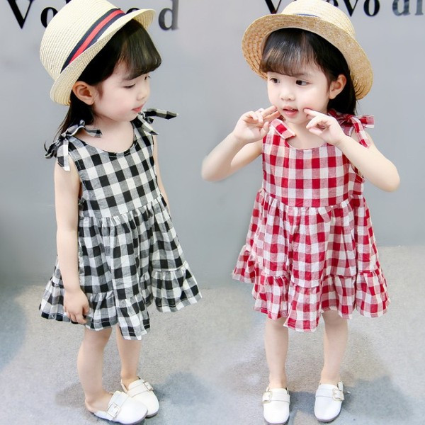 Kockás gyerekruha szalagokkal