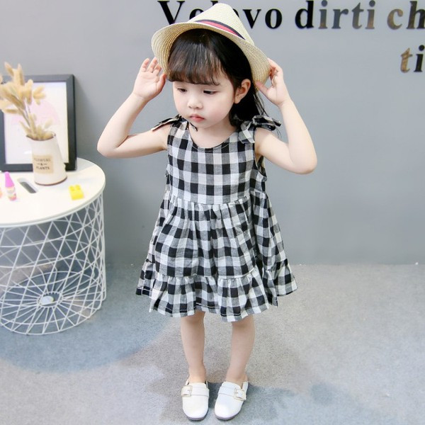 Kockás gyerekruha szalagokkal