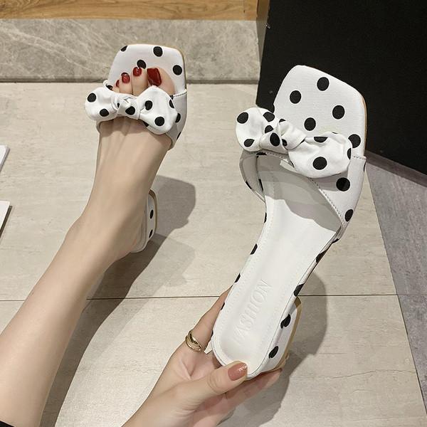 Modern női papucs pöttyös szalaggal