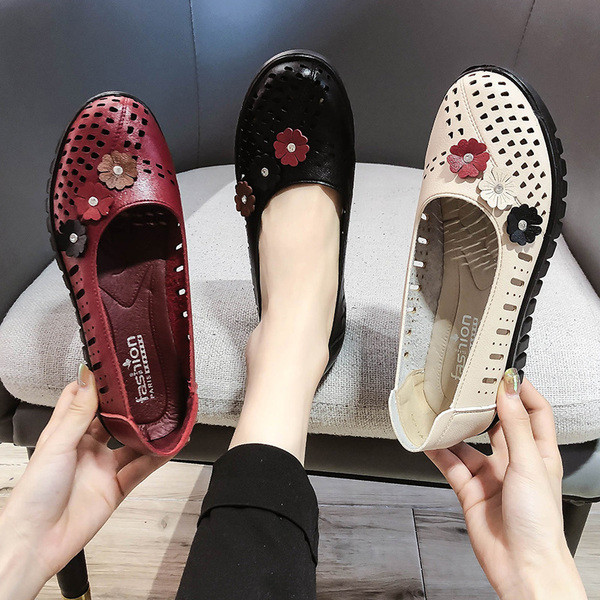 Alkalmi női bőrcipő lyukakkal