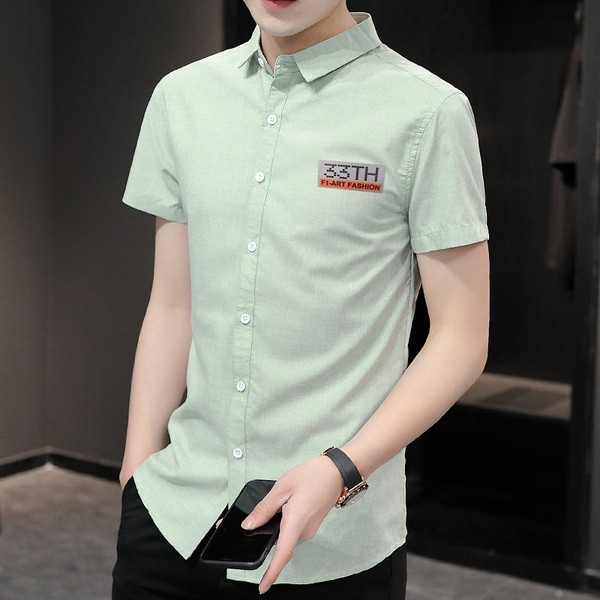 Praegune meeste särk lühikeste varrukate ja klassikalise kraega