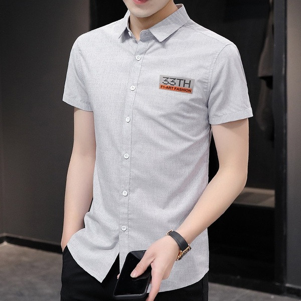 Praegune meeste särk lühikeste varrukate ja klassikalise kraega