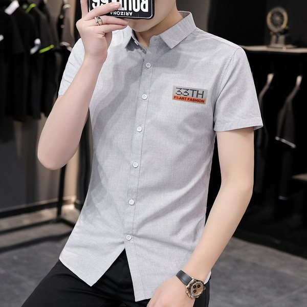 Praegune meeste särk lühikeste varrukate ja klassikalise kraega