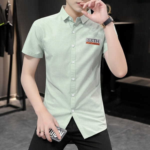 Praegune meeste särk lühikeste varrukate ja klassikalise kraega