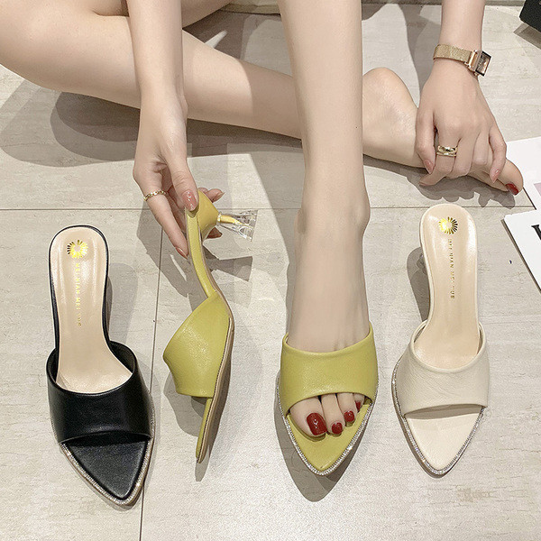 Női papucs hegyes modell átlátszó sarokkal