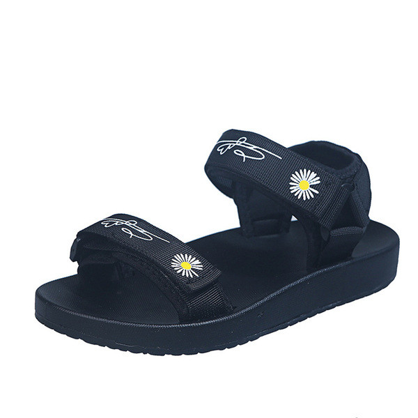 Női szandál tépőzárral és hímzéssel