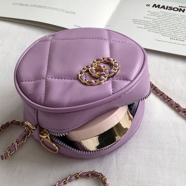 Modern női táska kerek formában, csattal