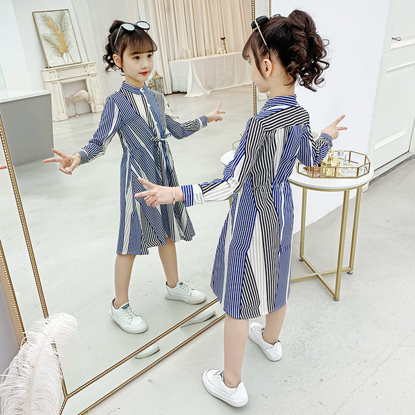 Modern gyerekruha hosszú ujjal és nyakkendővel