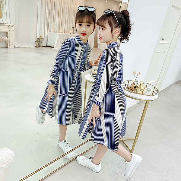 Modern gyerekruha hosszú ujjal és nyakkendővel