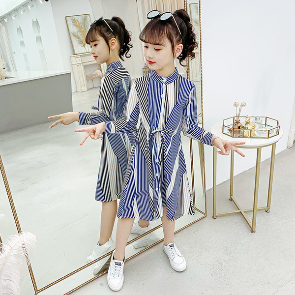 Modern gyerekruha hosszú ujjal és nyakkendővel