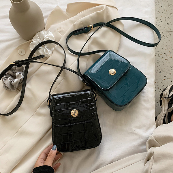 Igapäevane naiste lakknahast kott tavaline mudel