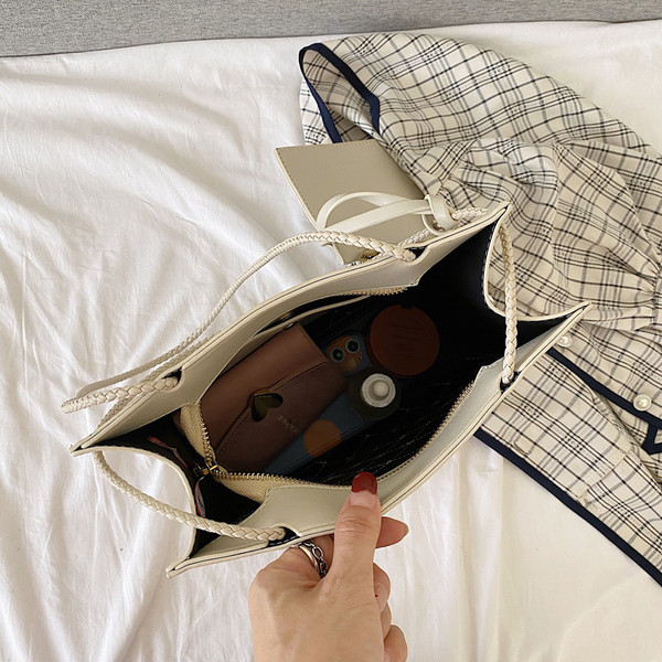 Jelenlegi női táska sima modell