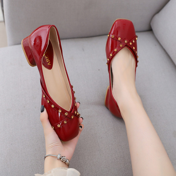 Női alkalmi cipő eko bőrből kövekkel