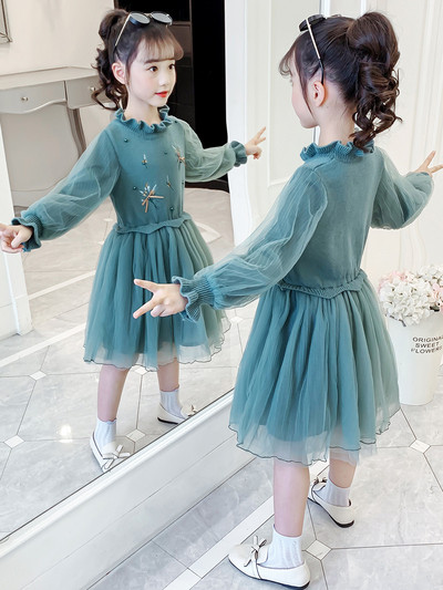 Модерна детска рокля с бродерия и мъниста 