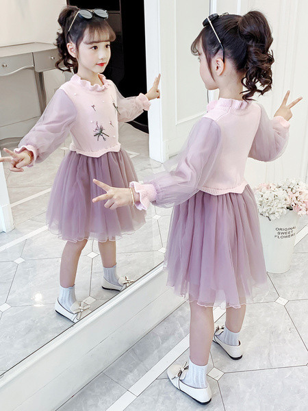 Modern gyerekruha hímzéssel és gyöngyökkel