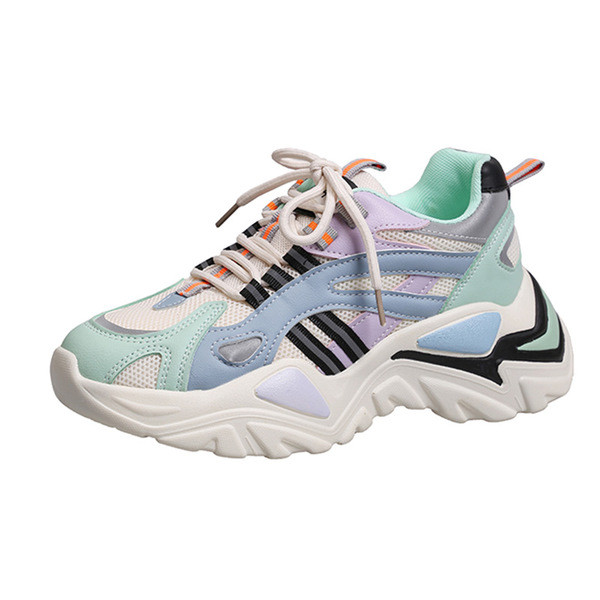 Női tornacipő durva talppal