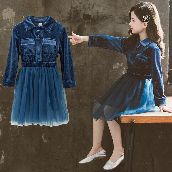 Bársonyból és tüllből készült modern gyerekruha