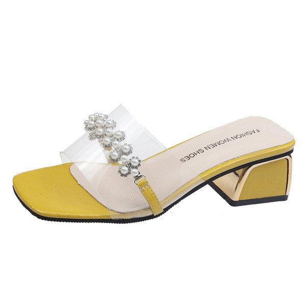 Stílusos női papucs szögletes sarokkal