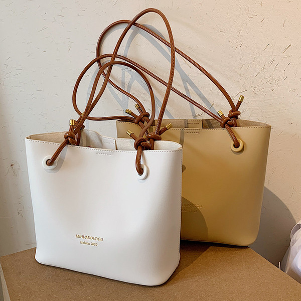 Női modern táska széles modell felirattal