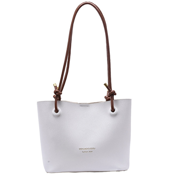 Női modern táska széles modell felirattal