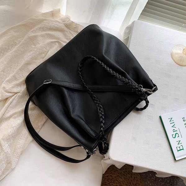 Hétköznapi női válltáska széles modell