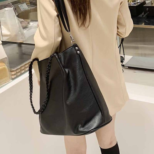 Hétköznapi női válltáska széles modell