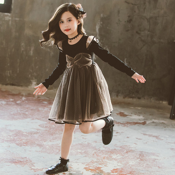 Modern gyerekruha tüllel és csipkével