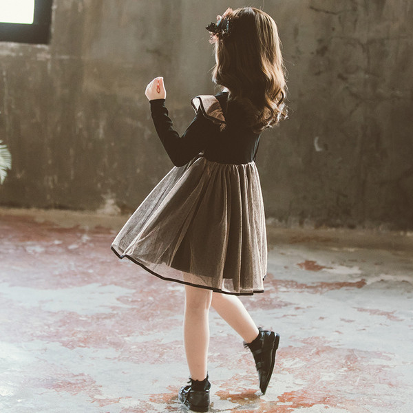 Modern gyerekruha tüllel és csipkével