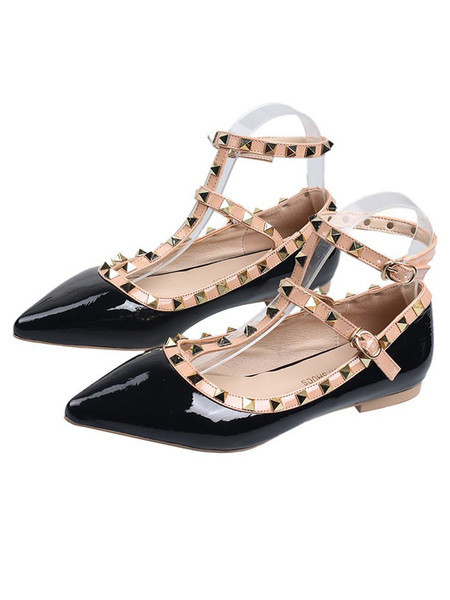 Pantofi de dama actuali model ascutit cu nituri