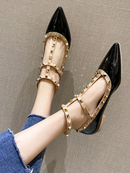 Pantofi de dama actuali model ascutit cu nituri