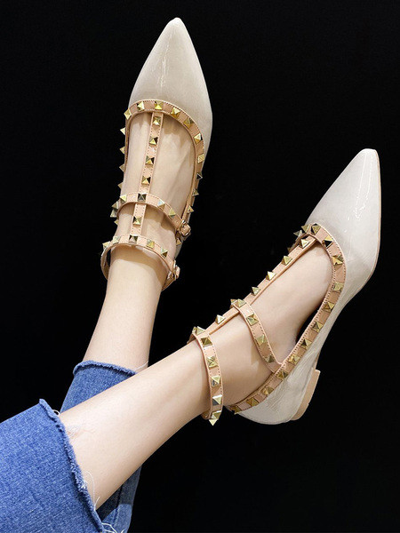 Pantofi de dama actuali model ascutit cu nituri