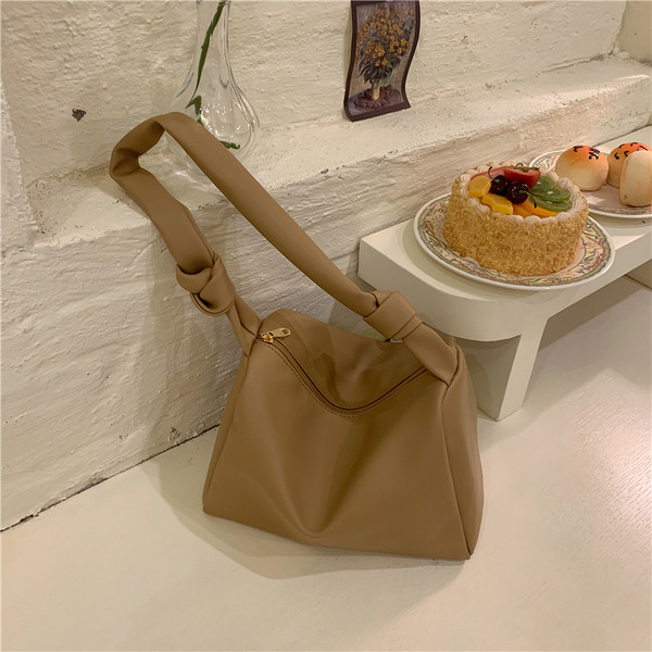 Napi női táska sima vállmodell
