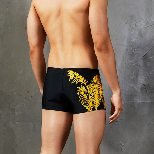 Modern férfi fürdőruha színes nyomattal