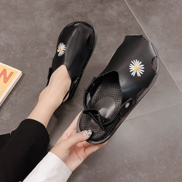 Női alkalmi bőr papucs színes hímzéssel