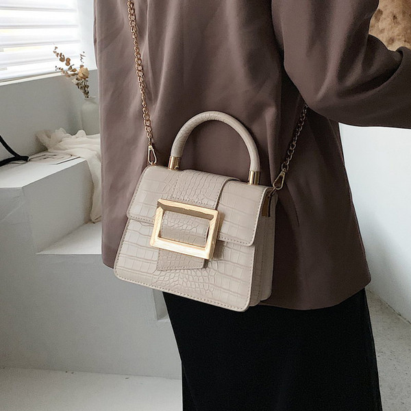 Elegáns női kis táska eco bőrből, csattal