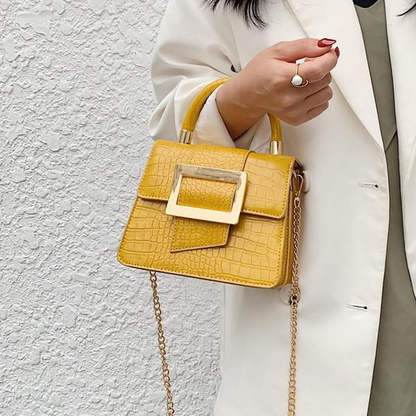 Elegáns női kis táska eco bőrből, csattal